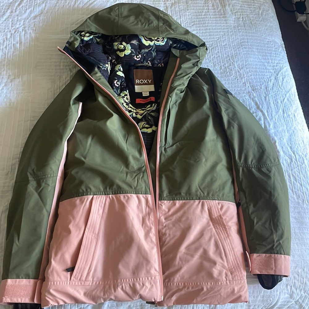 Roxy women’s snow jacket - 15k dry flight waterproofing technology- medium size - Picture 4 of 7